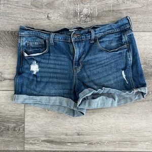 Woman’s Old Navy boyfriend shorts size 10